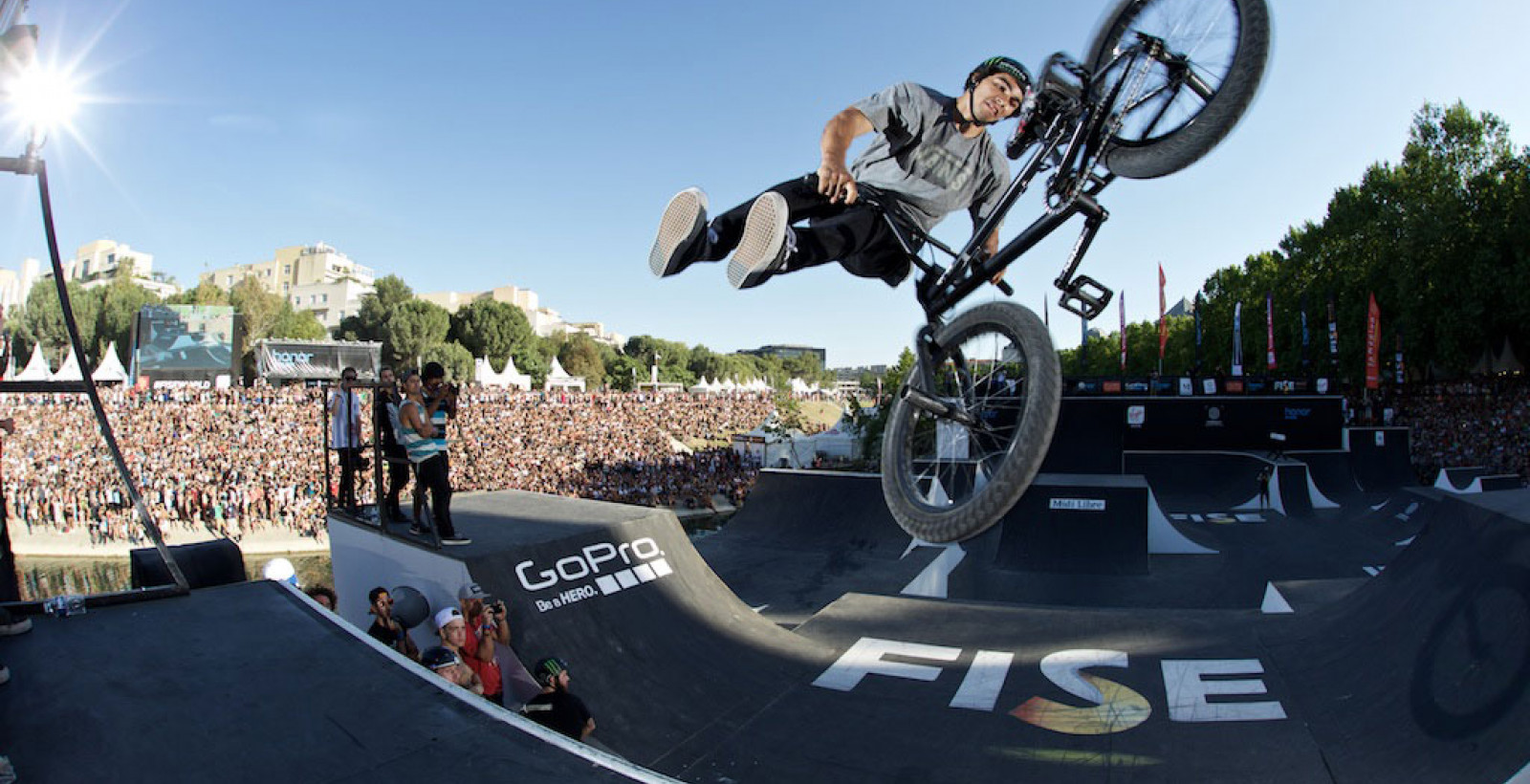 X treme steve street. BMX фристайл. Скейт парк для бмх. Бмх парк. Трюк бмх парк.